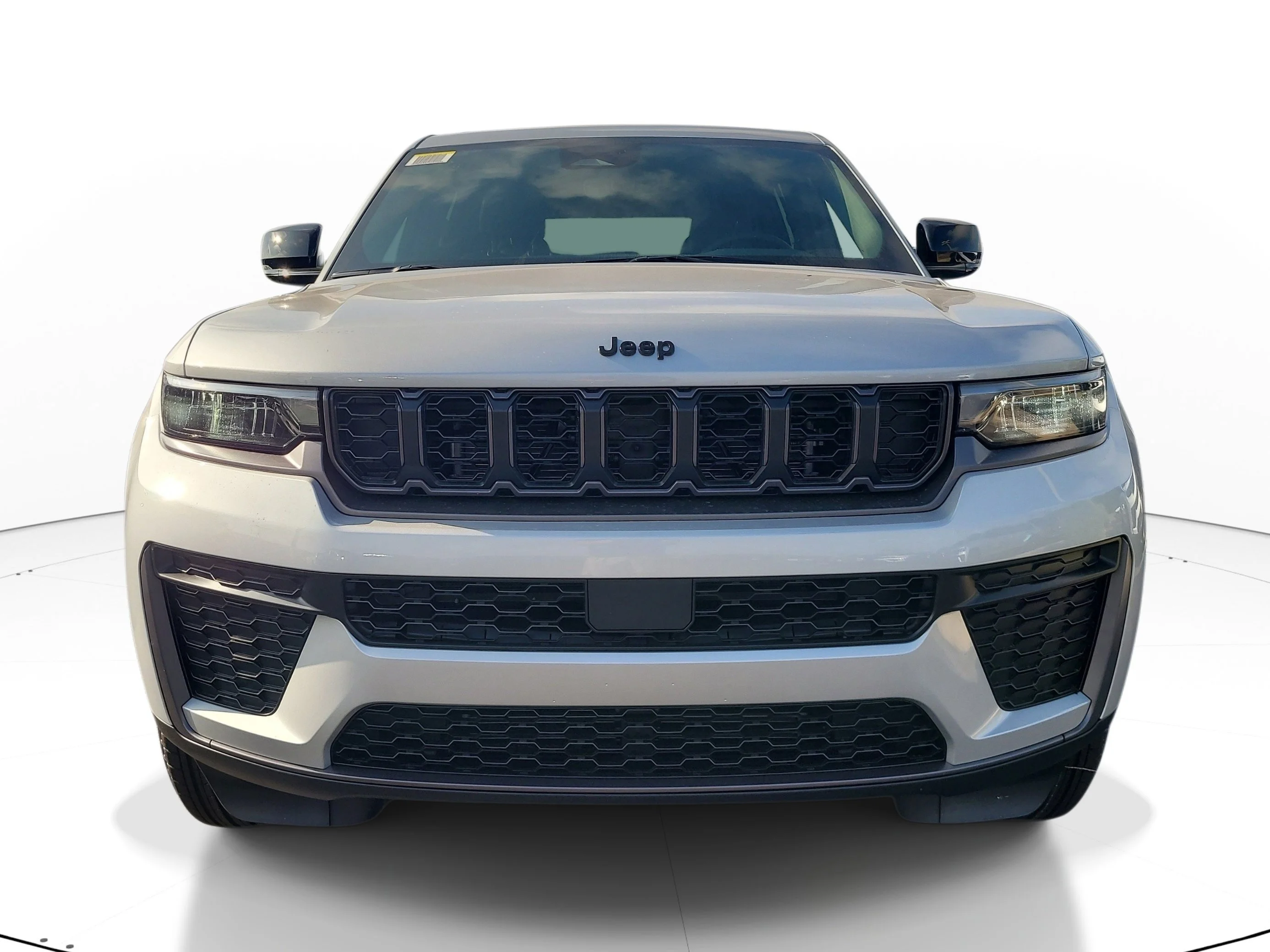 New 2026 Silver Zynith Jeep Laredo Altitude image 3