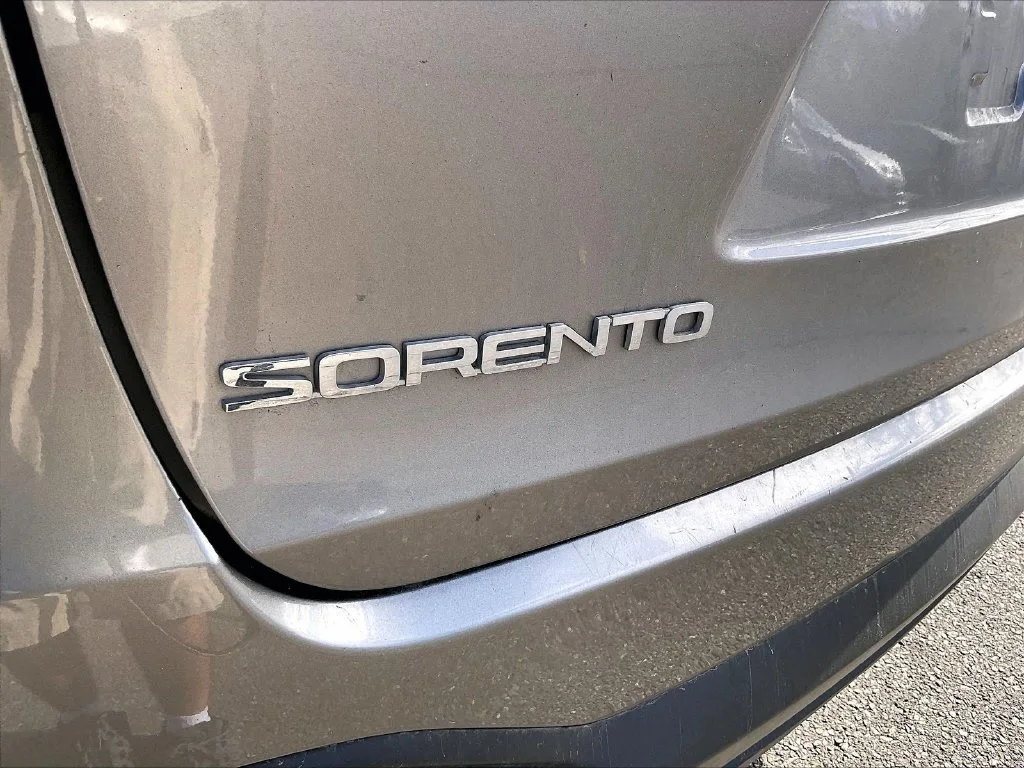Used 2017 Silver Kia LX image 7