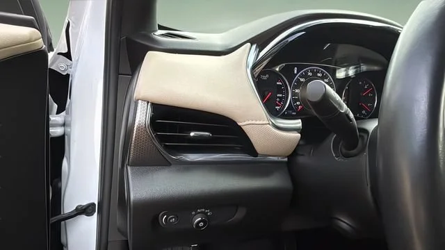 Used 2022 IRIDESCENT PEARL TRICOAT Chevrolet Premier image 20