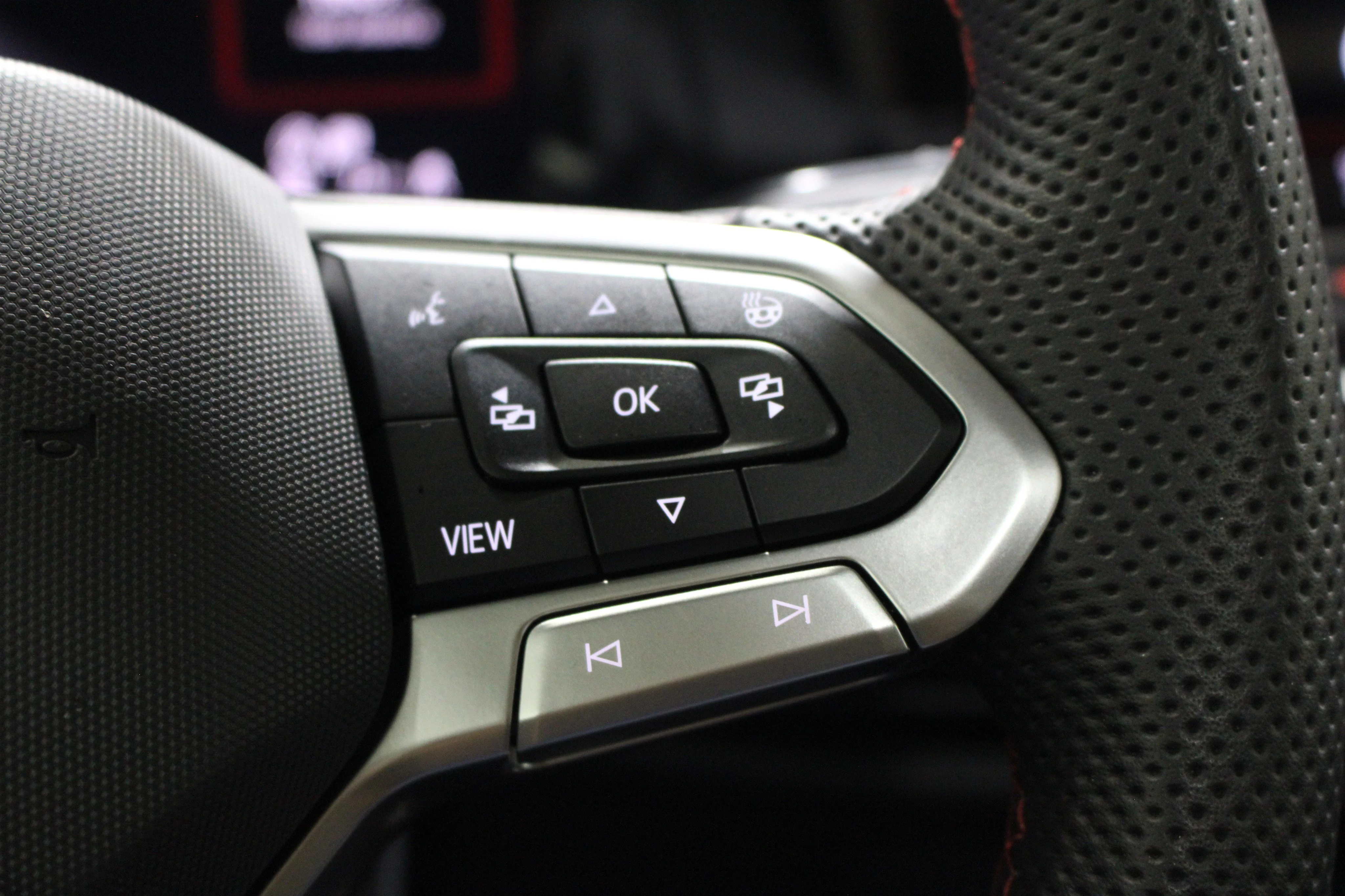 2025 Volkswagen Golf GTI SE - Photo 13