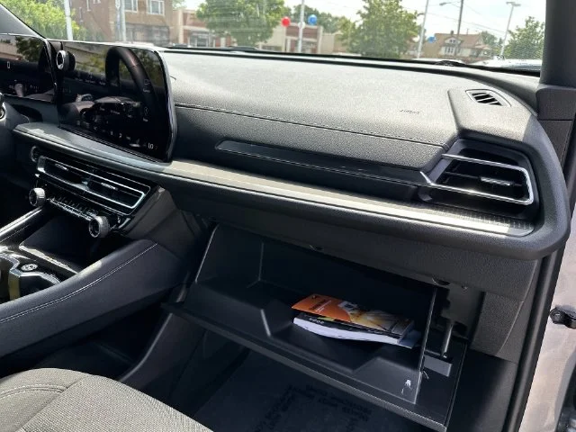 Used 2024 Gray Chevrolet LT image 33
