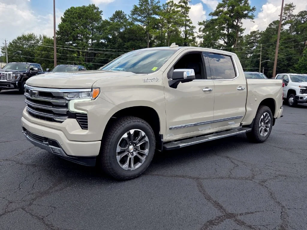 Used 2026 White Sands Chevrolet High Country image 3