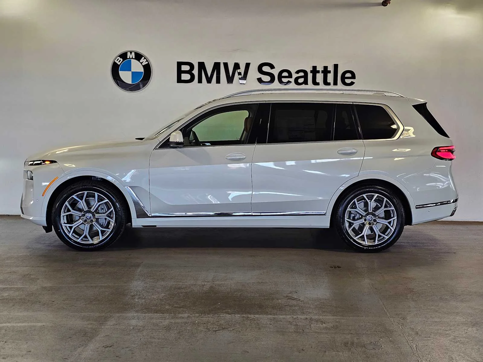 New 2027 Mineral White Metallic BMW xDrive40i image 3