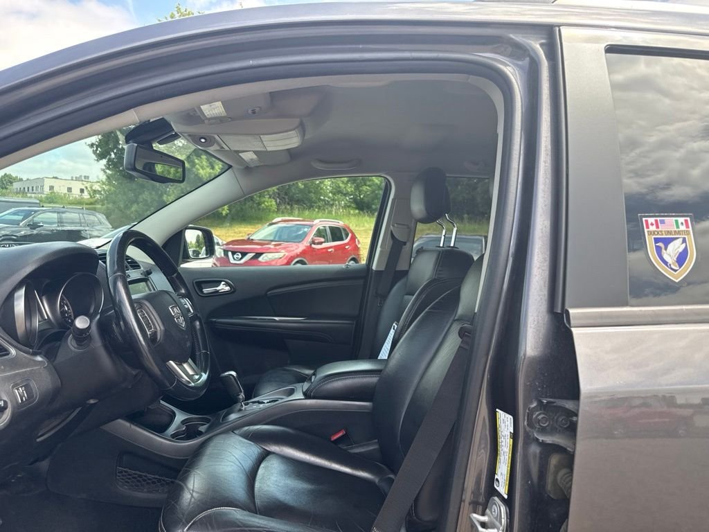 Used 2014 Gray Dodge Crossroad image 15