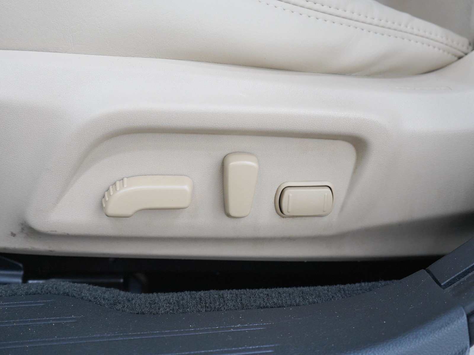 Used 2015 Crystal White Pearl Subaru 2.5i image 28