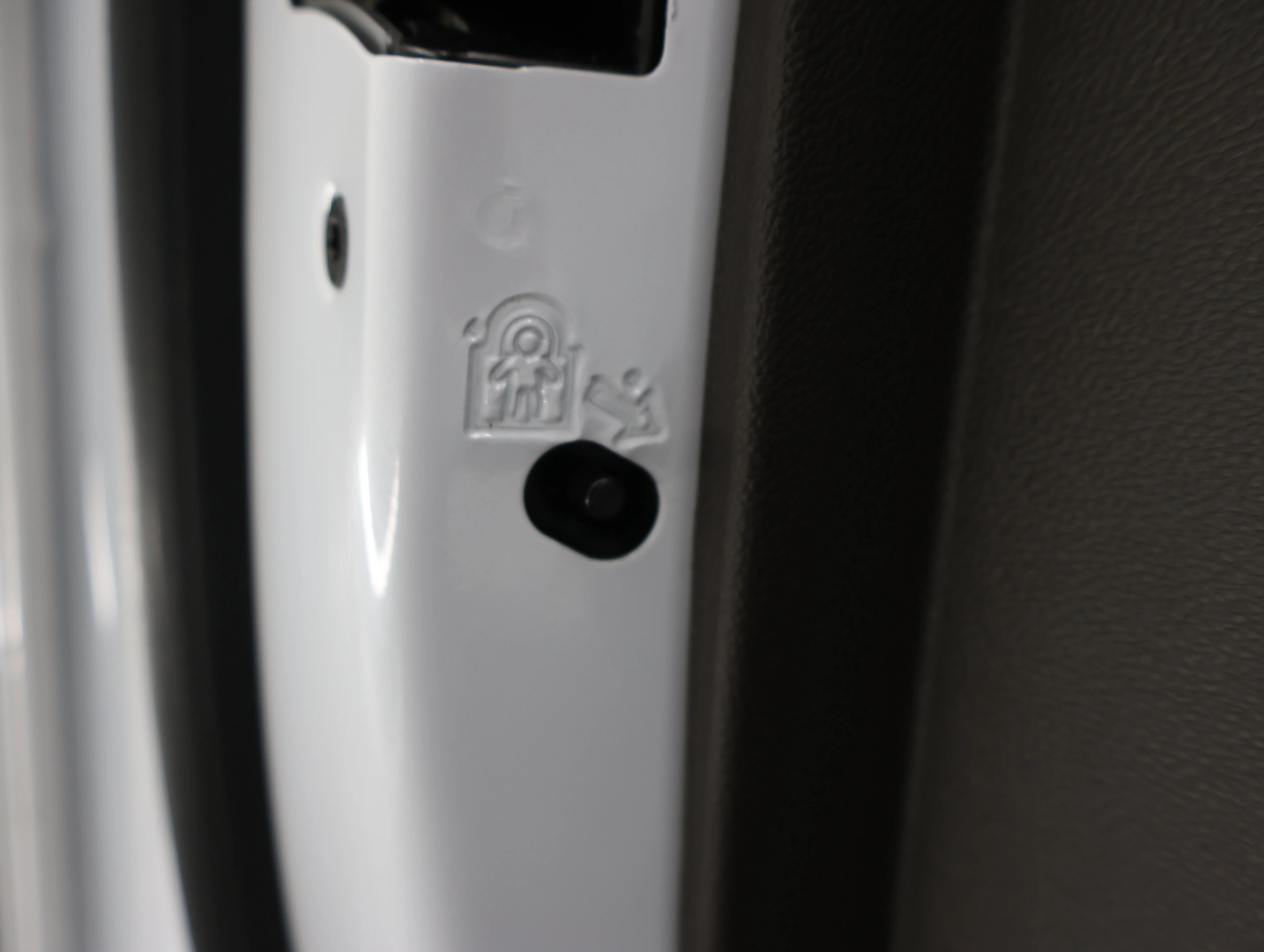 Used 2022 White Frost Tricoat GMC Denali image 48