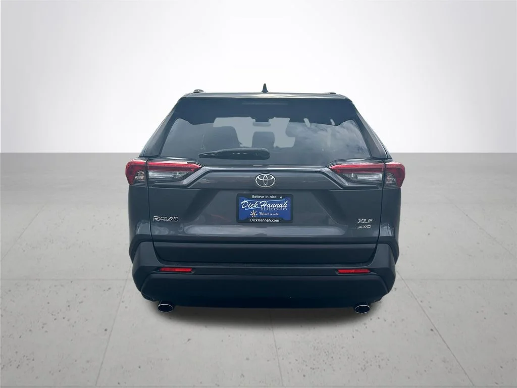 Used 2019 Gray Toyota XLE Premium image 8