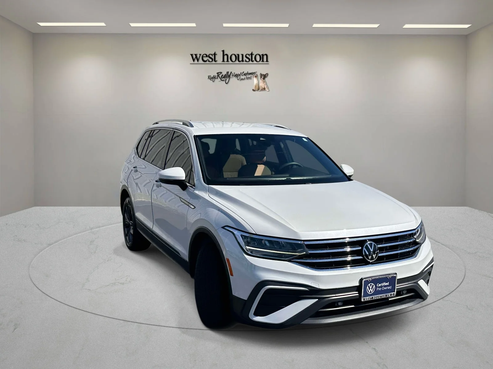 Used 2023 White Volkswagen SE image 3