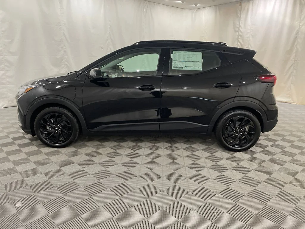 2027 Chevrolet Bolt RS - Photo 9