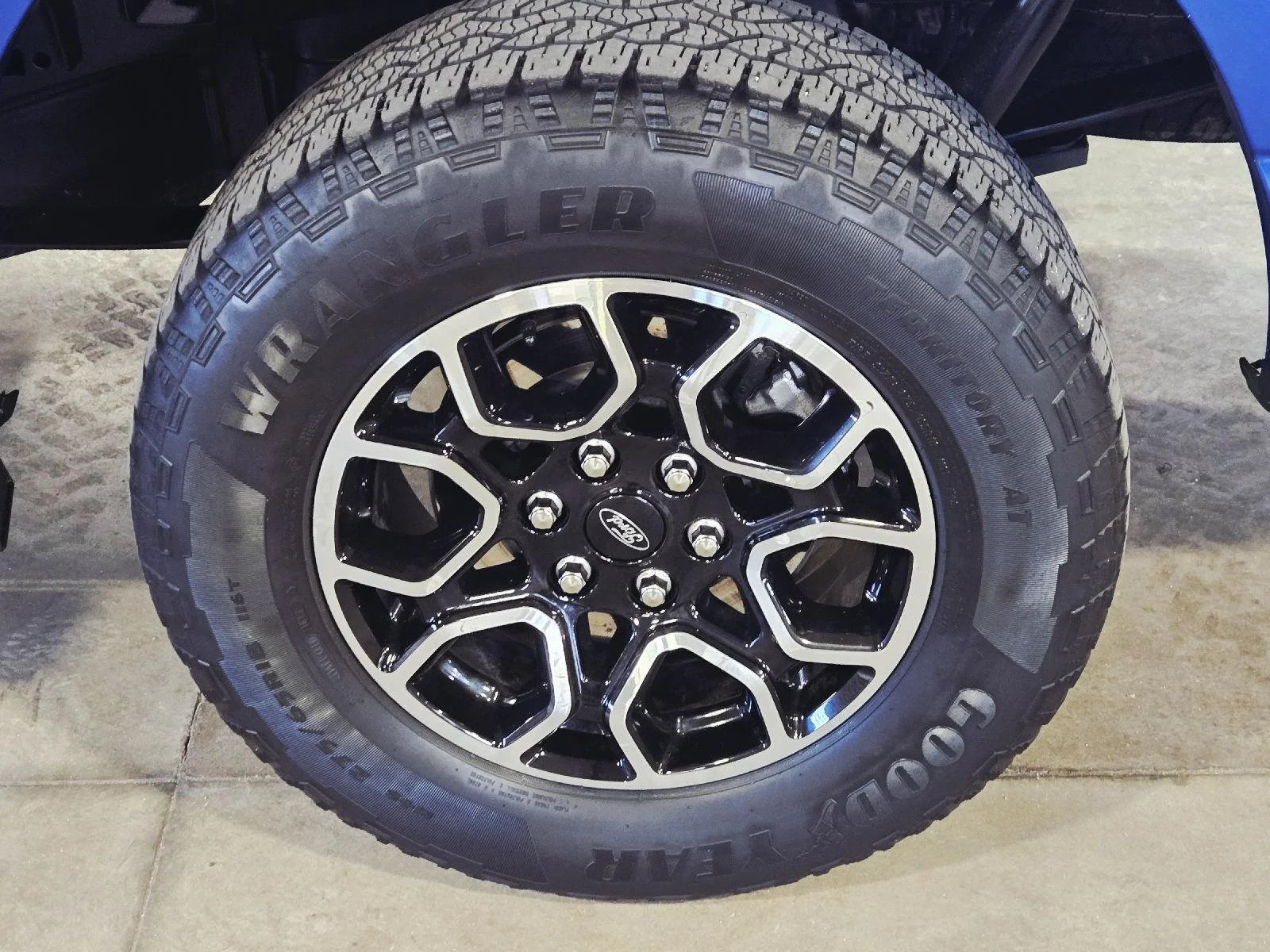 Used 2023 Atlas Blue Ford XLT image 19