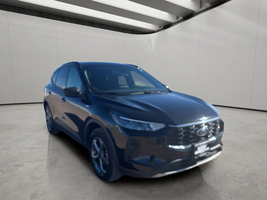 Used 2025 Agate Black Metallic Ford ST-Line image 7