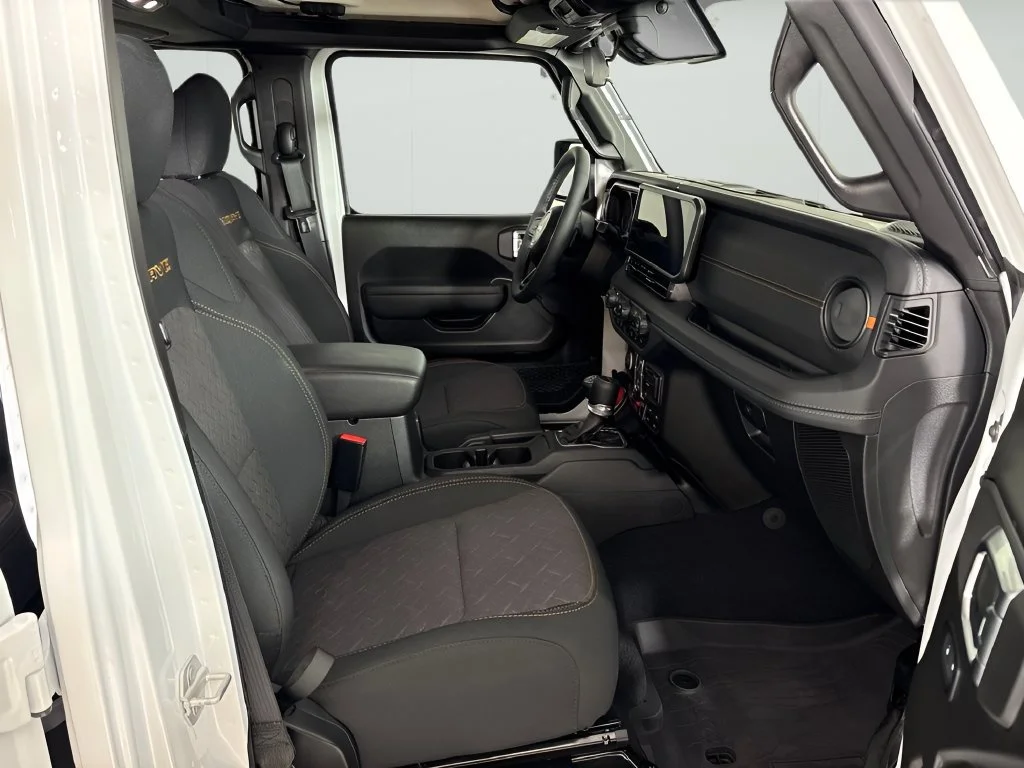 Used 2025 White Jeep Mojave 4x4 image 19