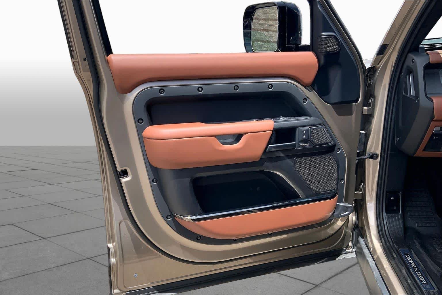 New 2026 Petra Copper Land Rover OCTA image 10
