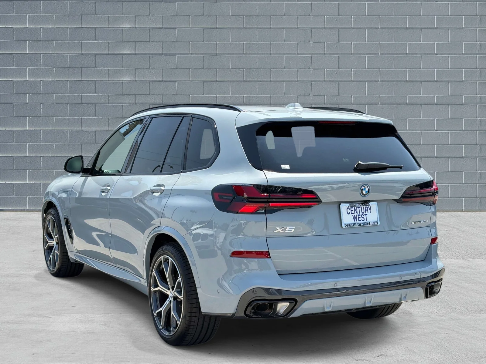 New 2026 Brooklyn Grey Metallic BMW xDrive50e Plug-In Hybrid image 5