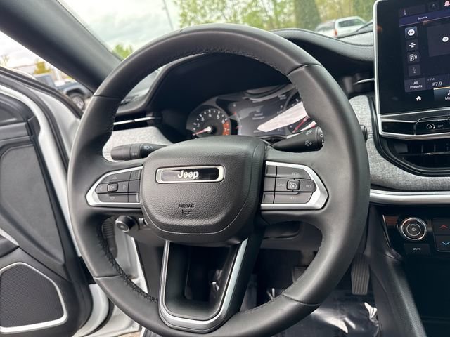 Used 2024 Bright White Clearcoat Jeep Latitude image 20