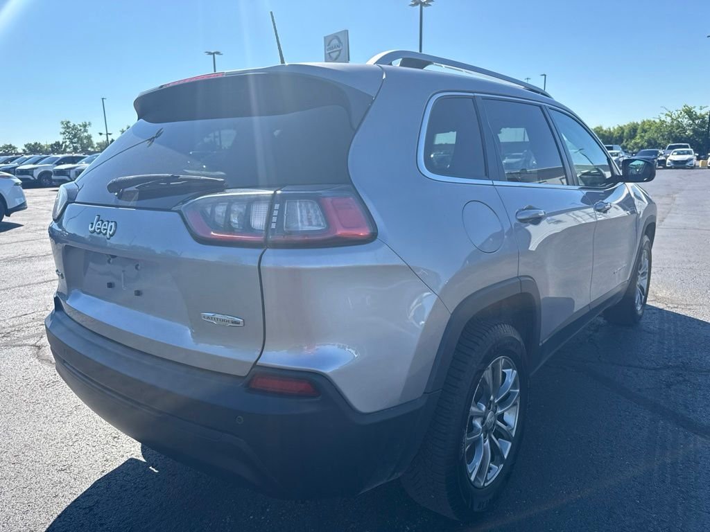 Used 2020 Silver Jeep Latitude Plus image 3
