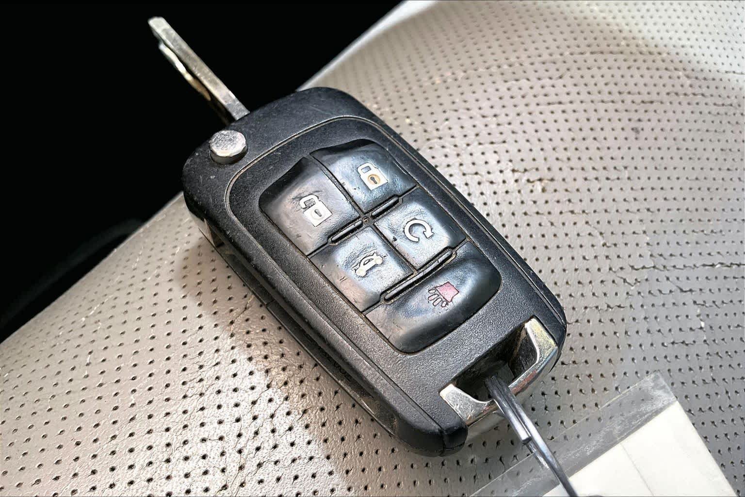 Used 2010 Cyber Gray Metallic Chevrolet 2LT image 12