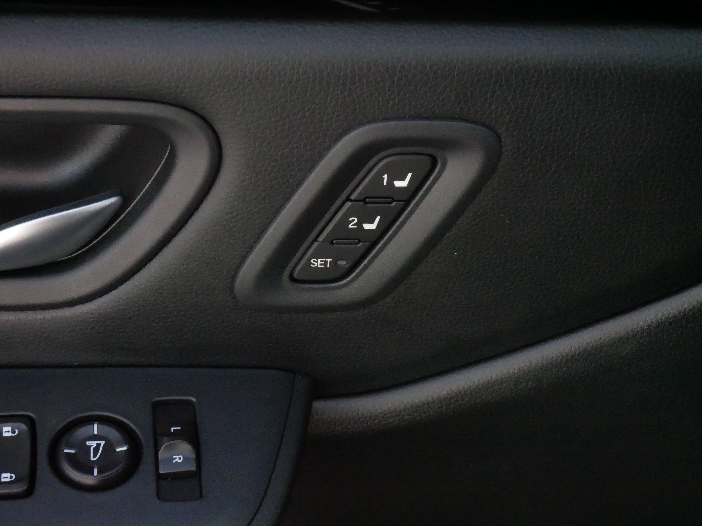 2025 Honda Pilot EX-L - Photo 19