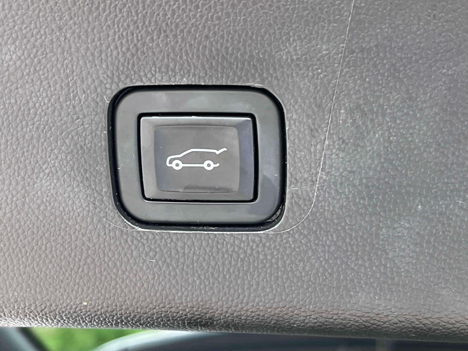 Used 2020 SILVER ICE METALLIC Chevrolet LT Leather image 19