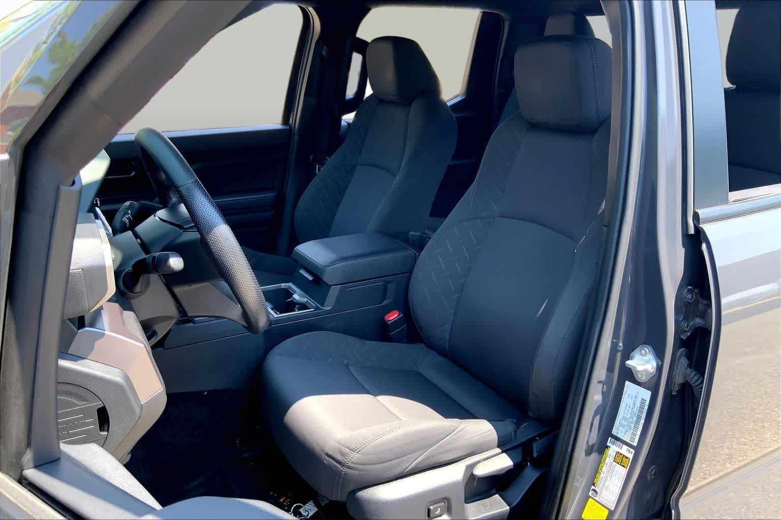Used 2025 Underground Toyota SR5 image 7