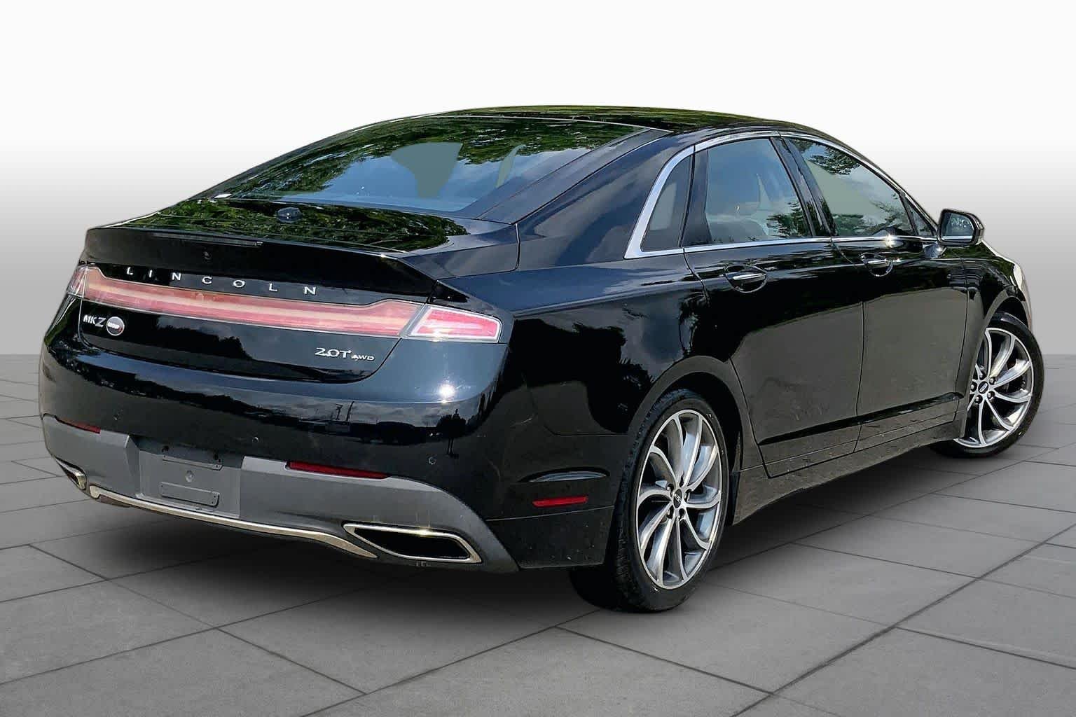 Used 2018 Black Velvet Lincoln Reserve image 13