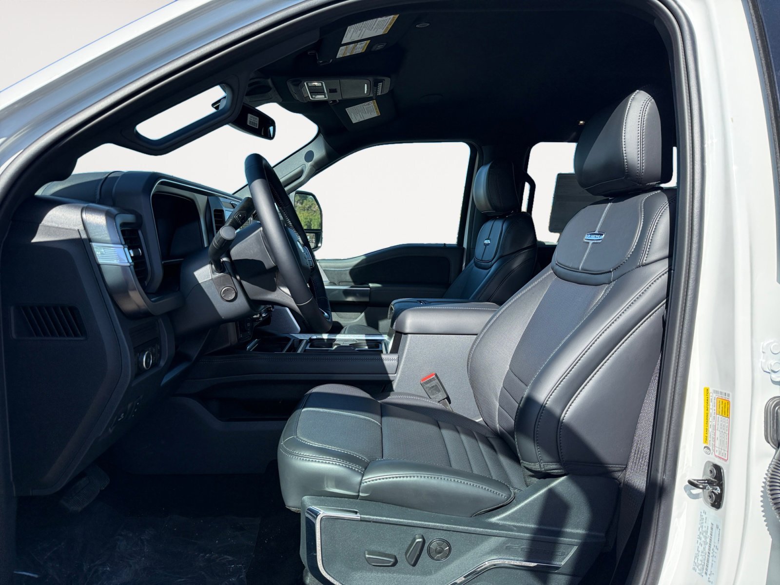 New 2026 Star White Metallic Tri-Coat Ford Platinum image 10