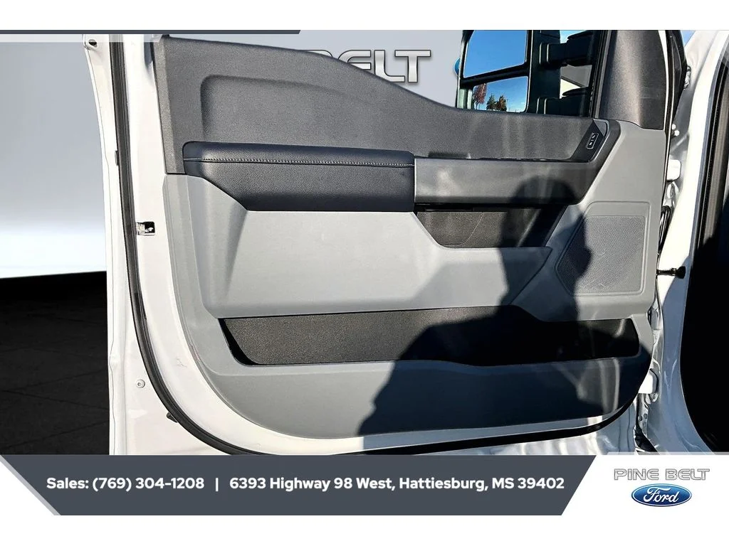 New 2026 Oxford White Ford F-350® XL image 18