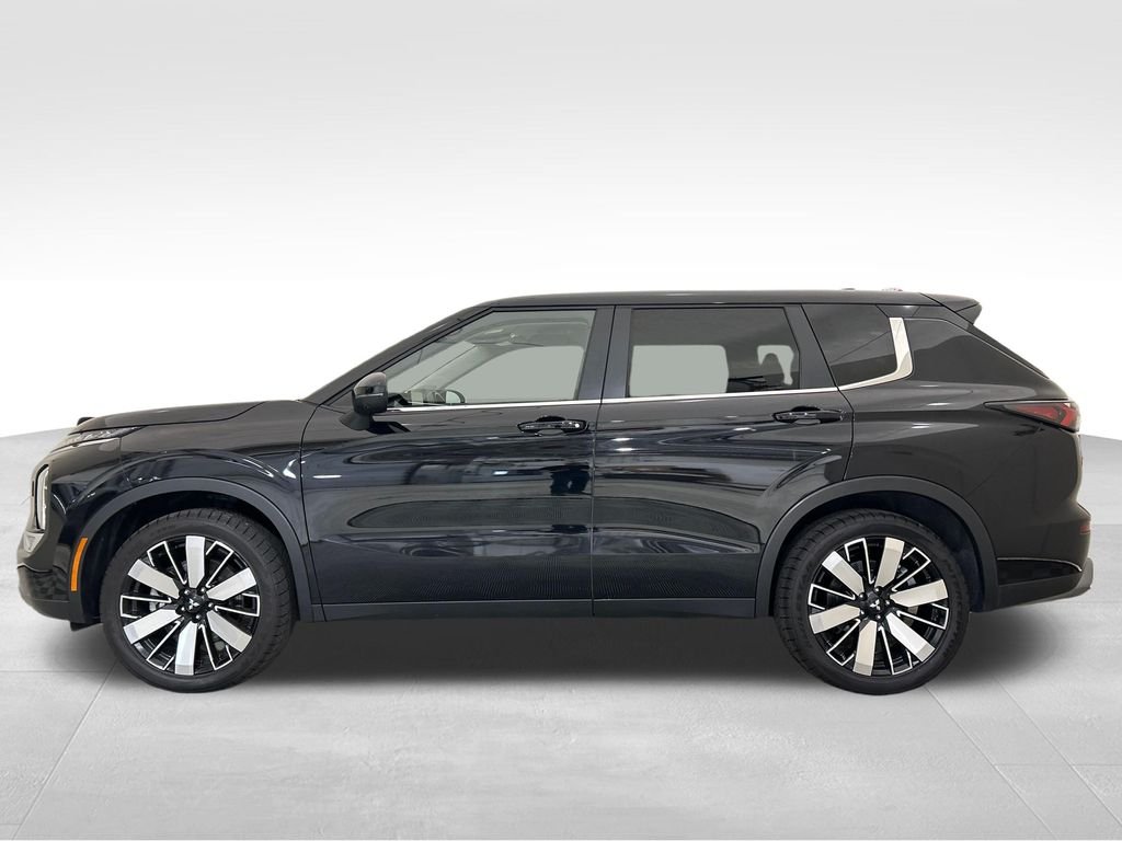 Used 2025 Black Mitsubishi SE image 2