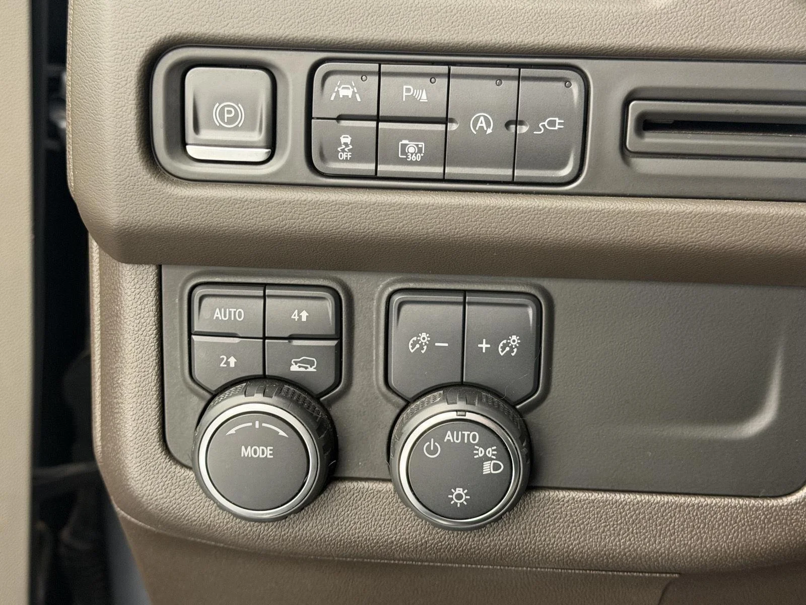 2022 Chevrolet Tahoe LT - Photo 6
