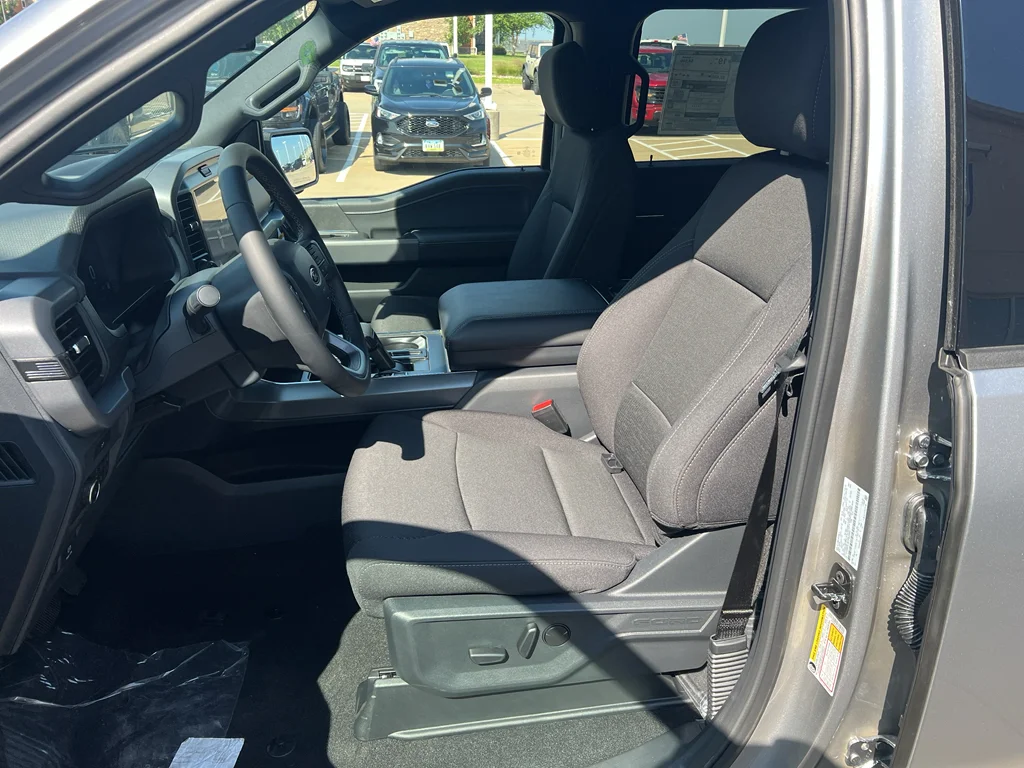 New 2026 Iconic Silver Metallic Ford XLT image 12