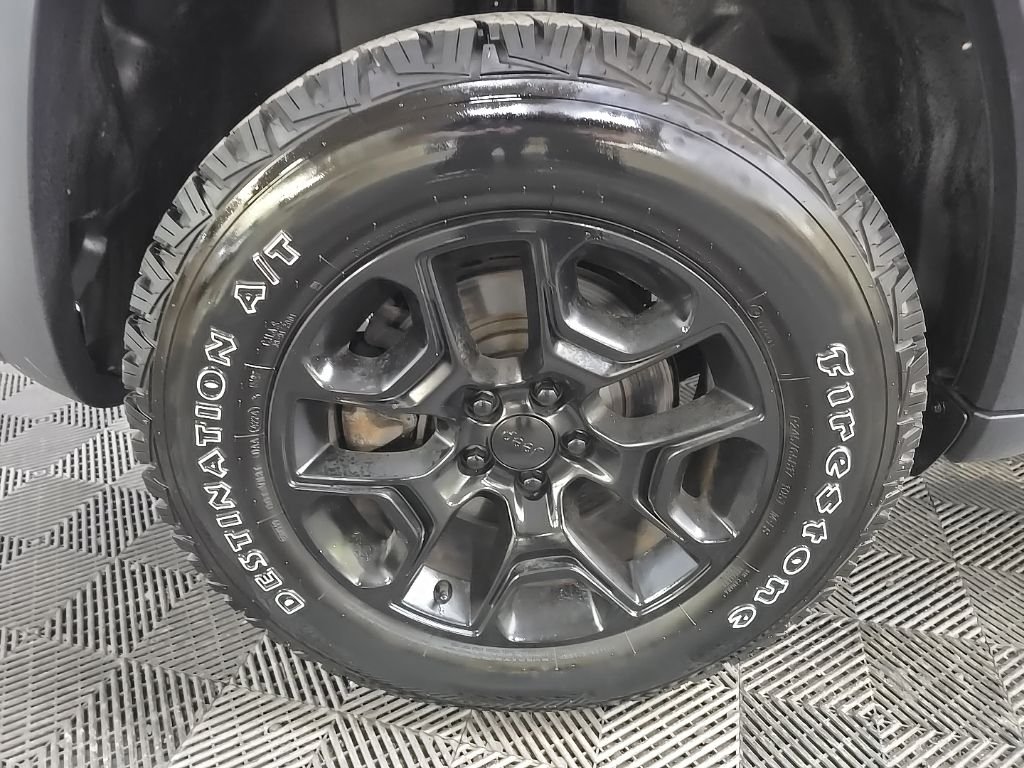 Used 2019 White Jeep Trailhawk image 17