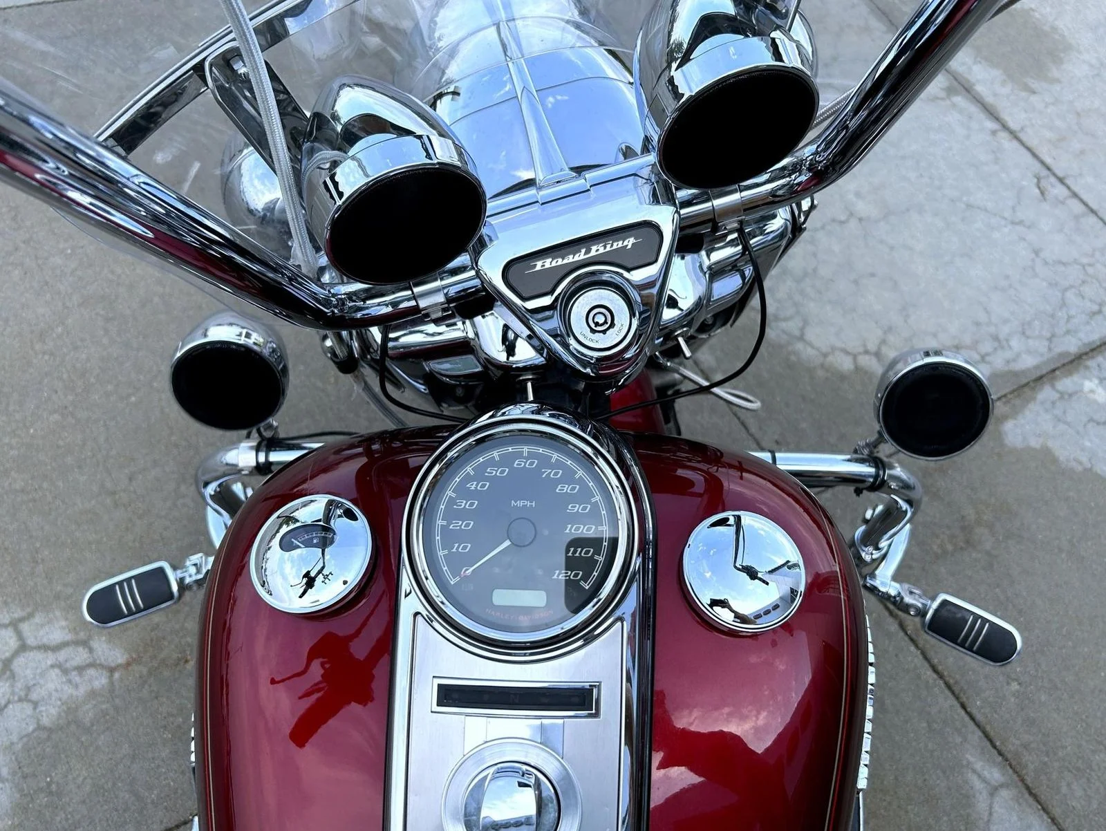 Used 2015 Red Harley-Davidson Road King image 11