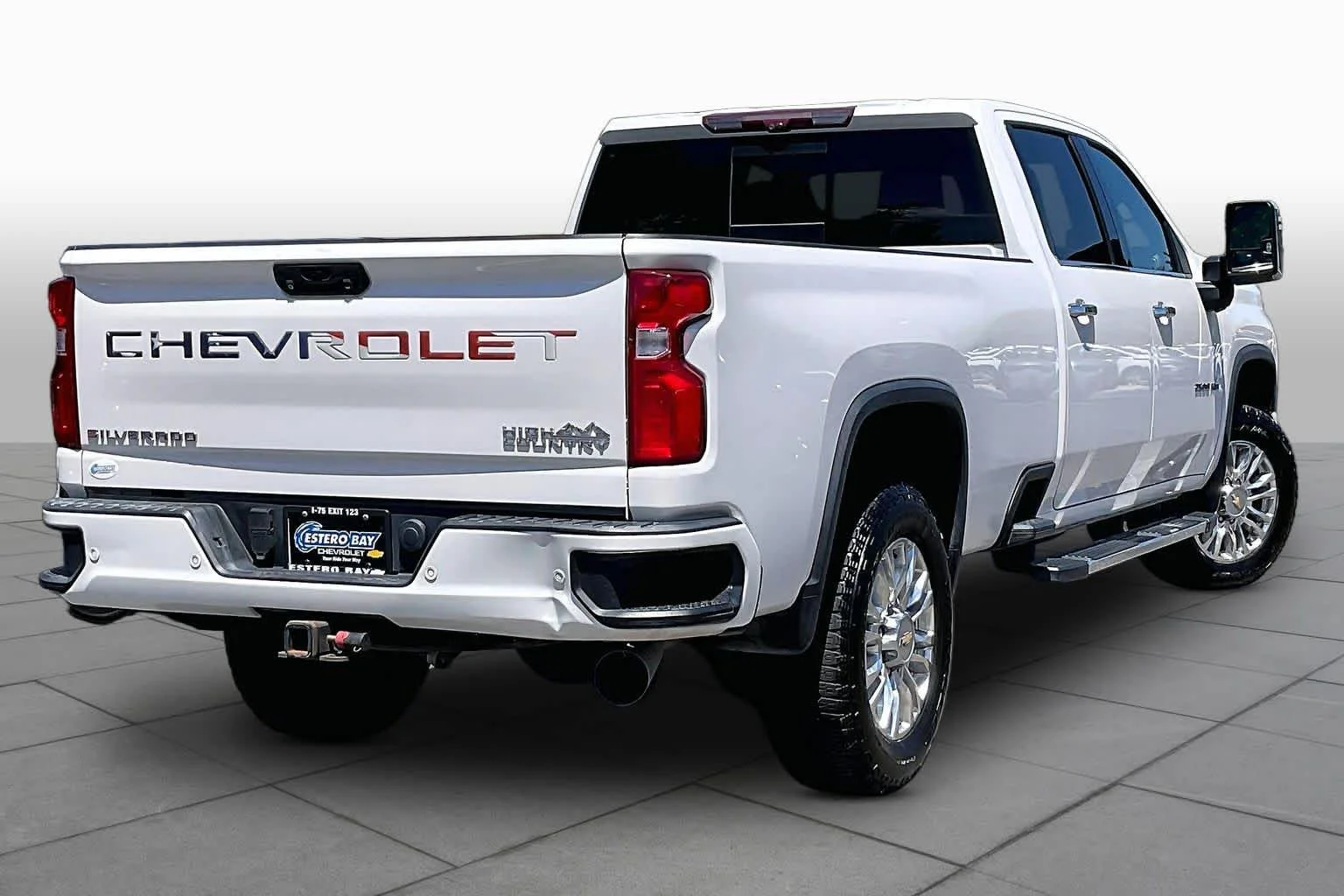 Used 2023 Iridescent Pearl Tricoat Chevrolet High Country image 13