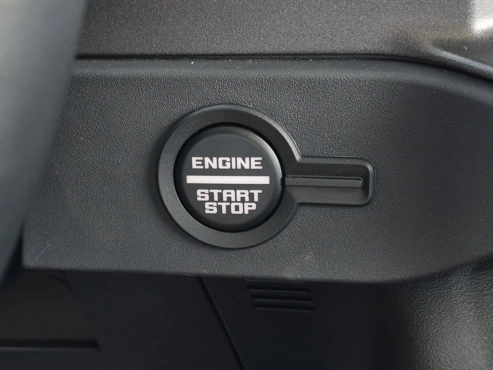 Used 2025 Shelter Green Metallic Ford Raptor image 35