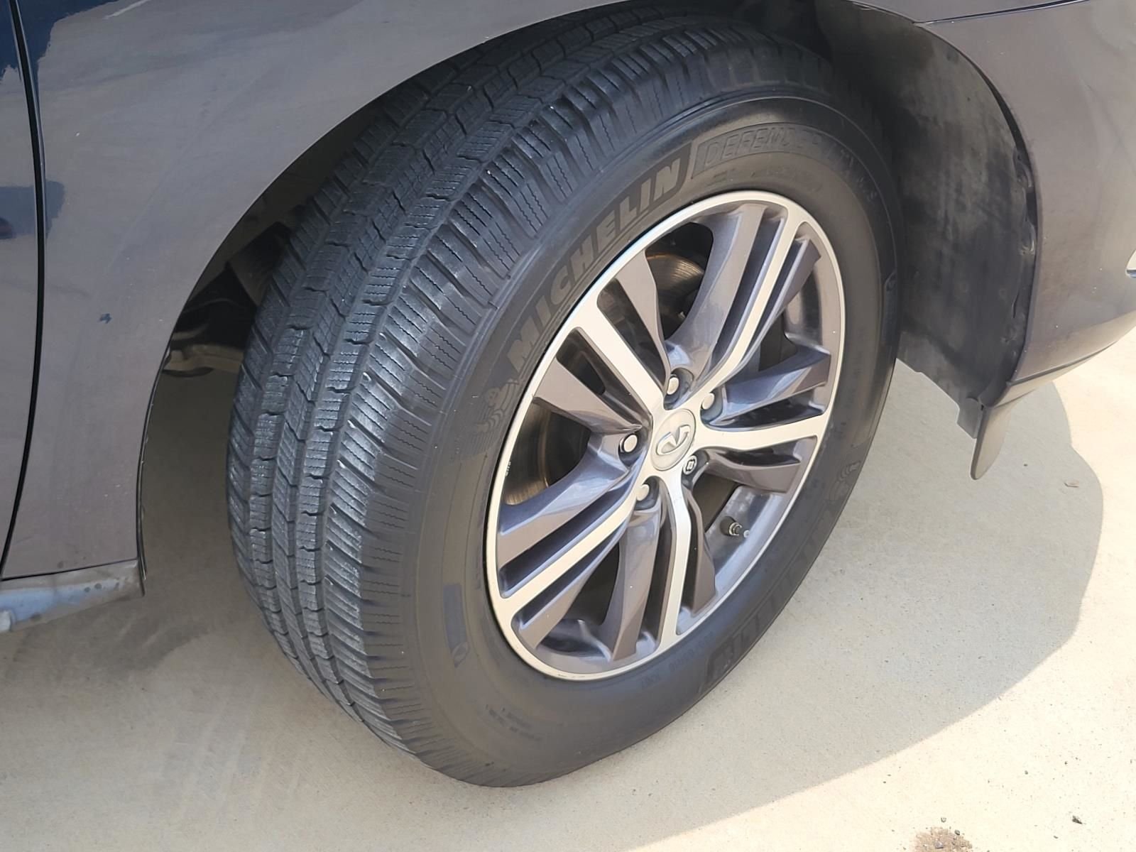 Used 2019 Hermosa Blue INFINITI LUXE image 4