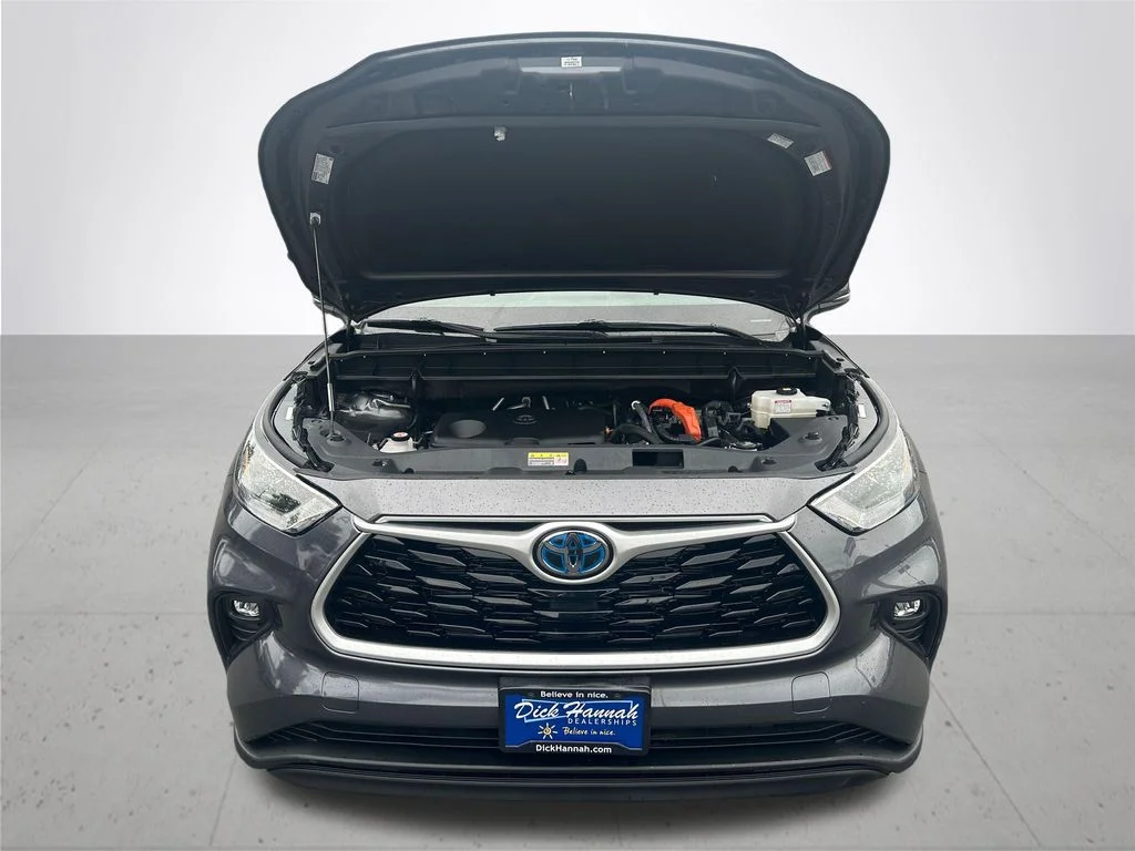 Used 2022 Gray Toyota XLE image 4