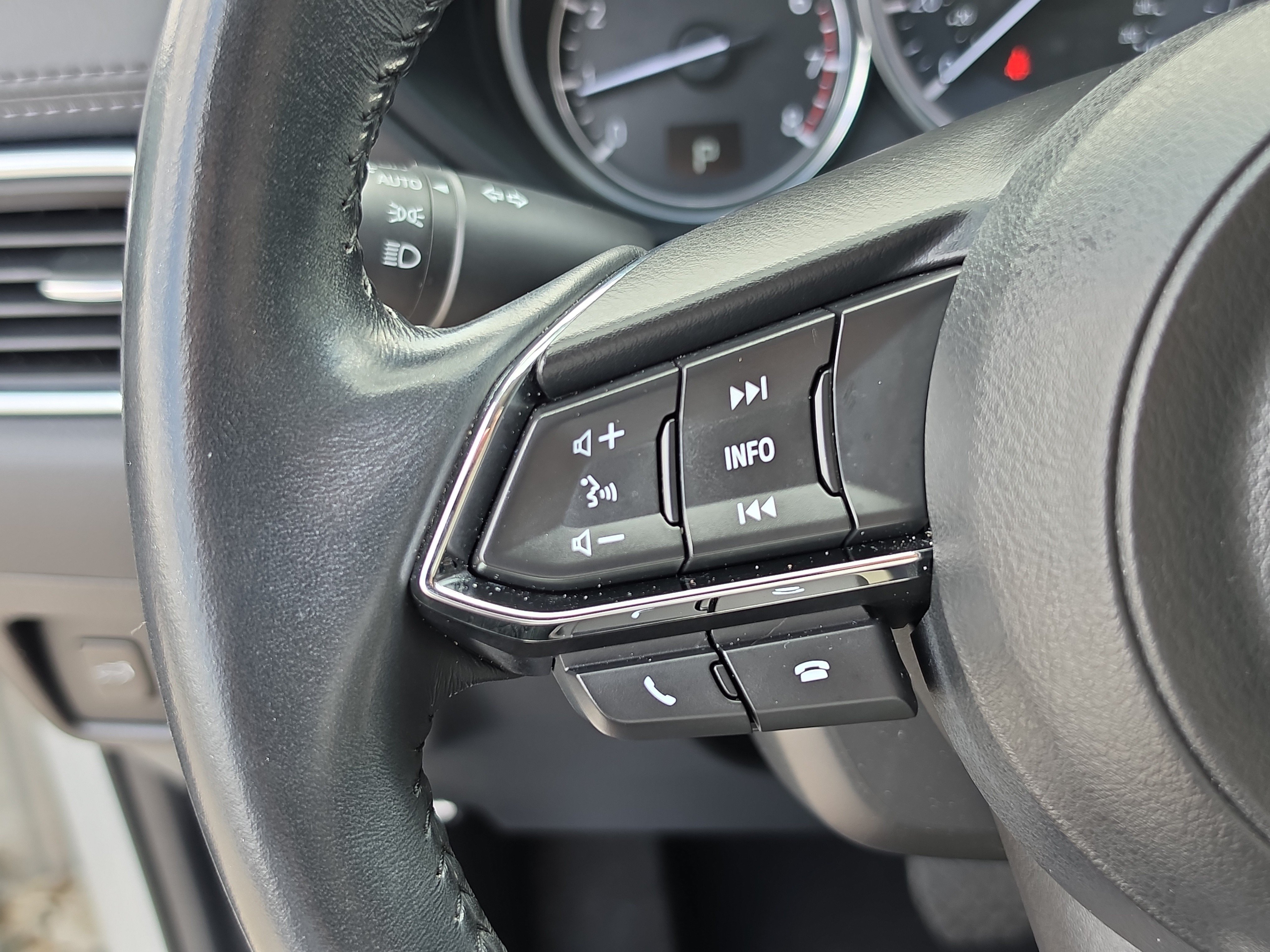 Used 2018 Snowflake White Pearl Mica Mazda Touring image 31