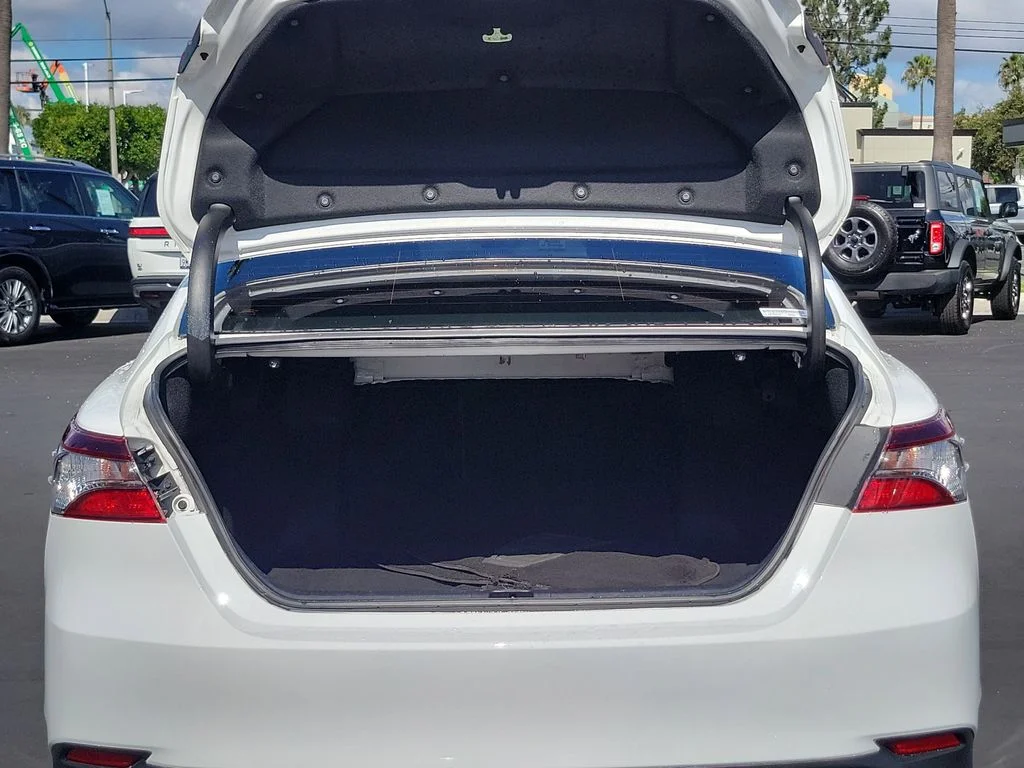 Used 2022 White Toyota LE image 23