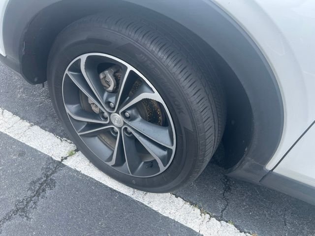 Used 2021 Off-white Buick Select image 7