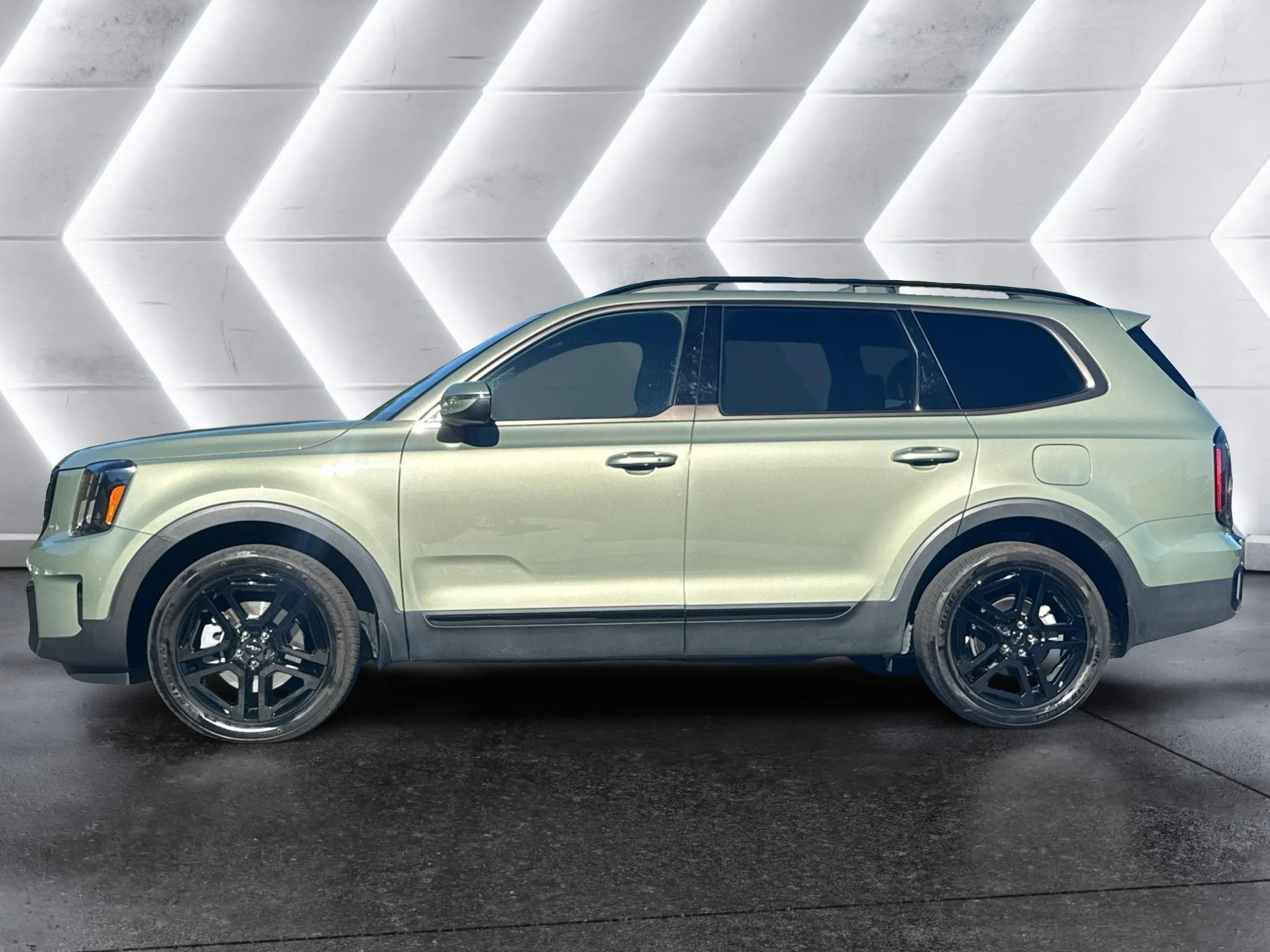 Used 2025 Jungle Green Kia EX X-Line image 8