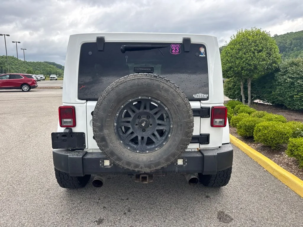 Used 2013 Bright White Jeep Unlimited Sahara image 9