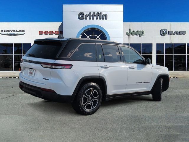 Used 2022 White Jeep Trailhawk image 4