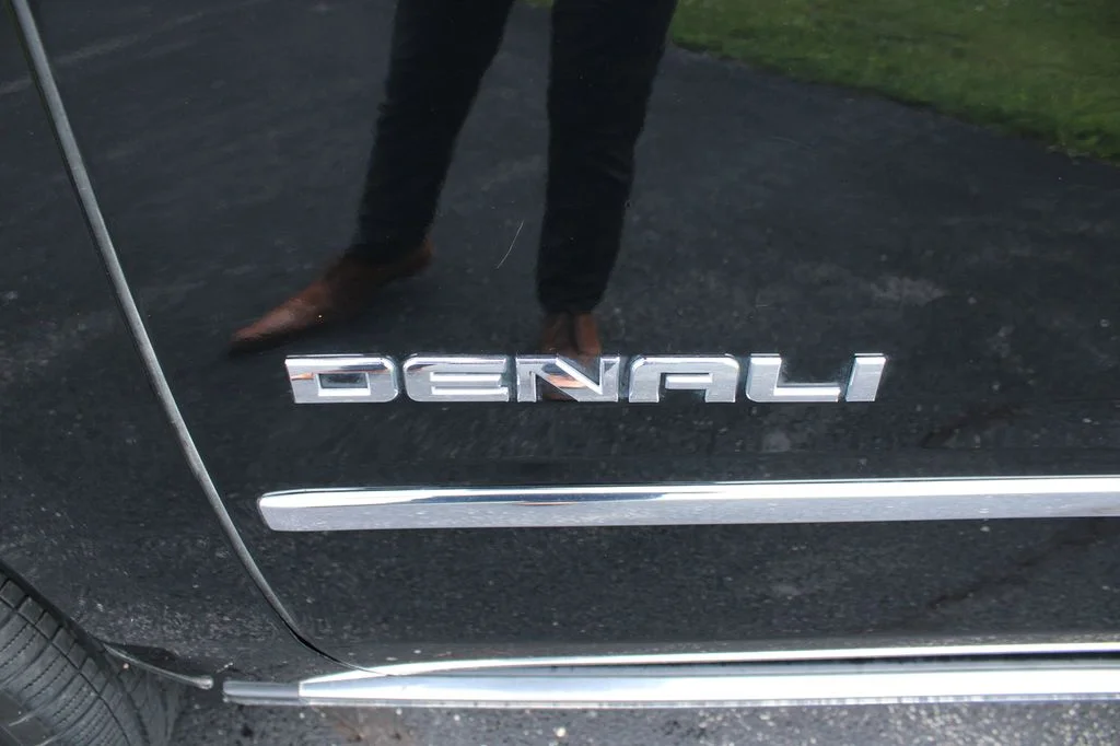 Used 2017 Onyx Black GMC Denali image 6