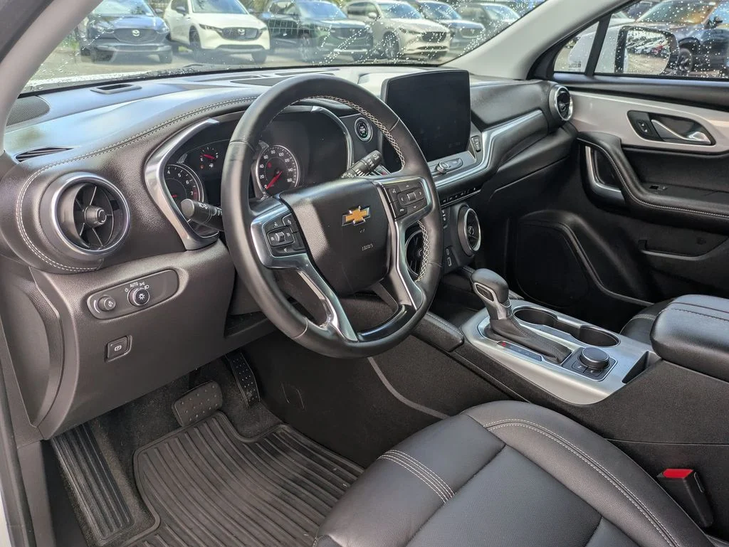 Used 2024 White Chevrolet LT image 27