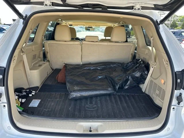 Used 2019 White Toyota XLE image 16