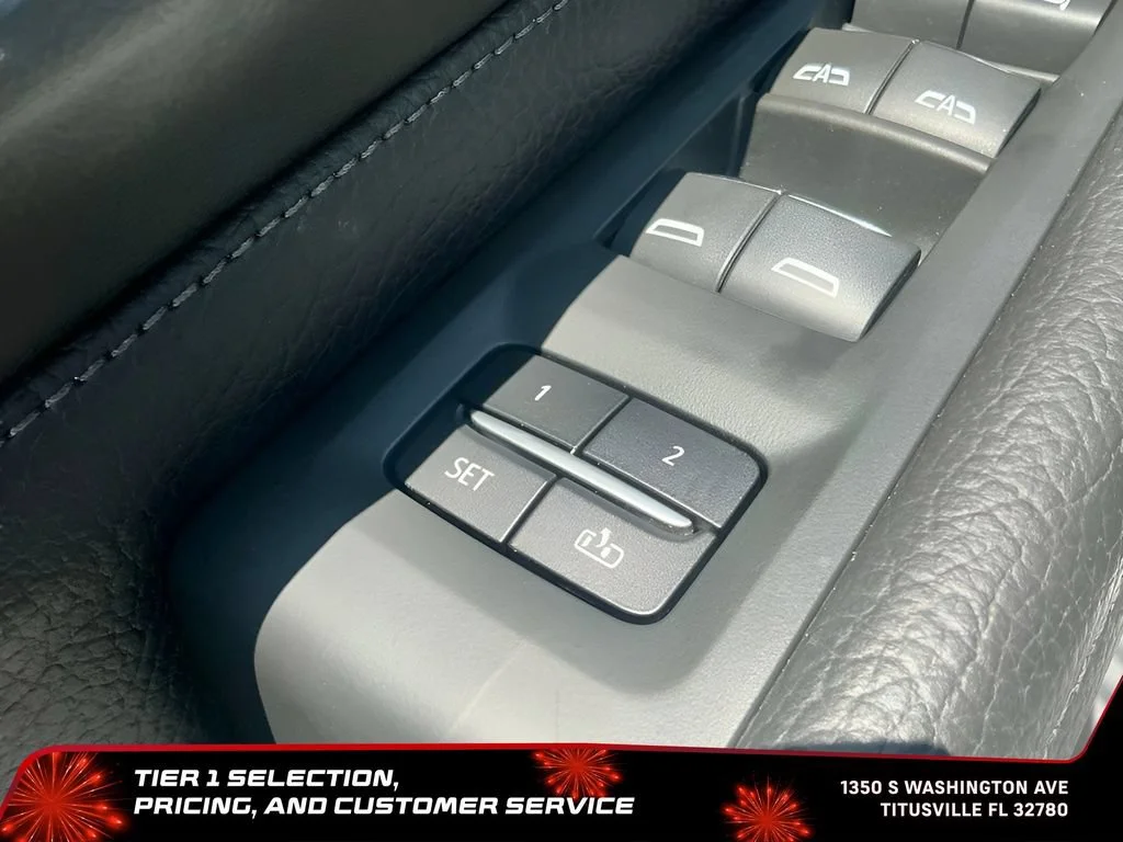 Used 2022 White Frost Tricoat GMC Denali image 22