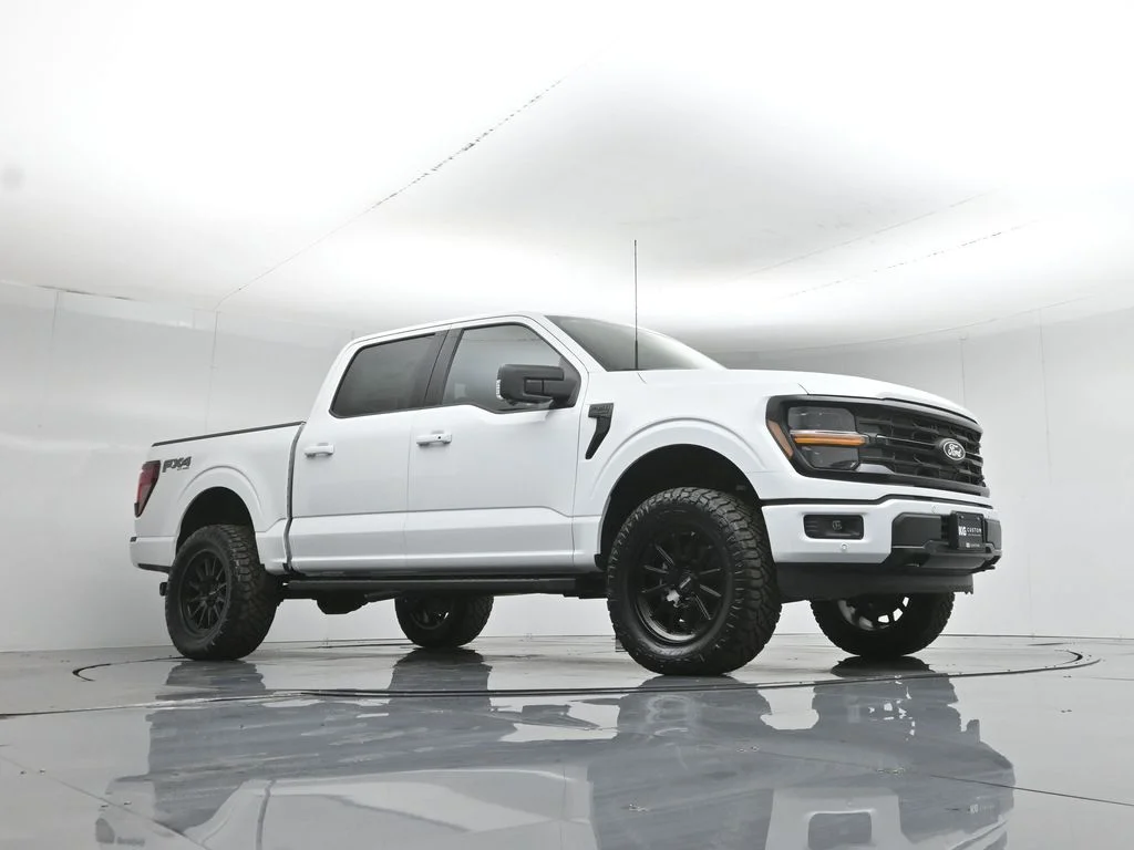 New 2026 Oxford White Ford XLT image 3