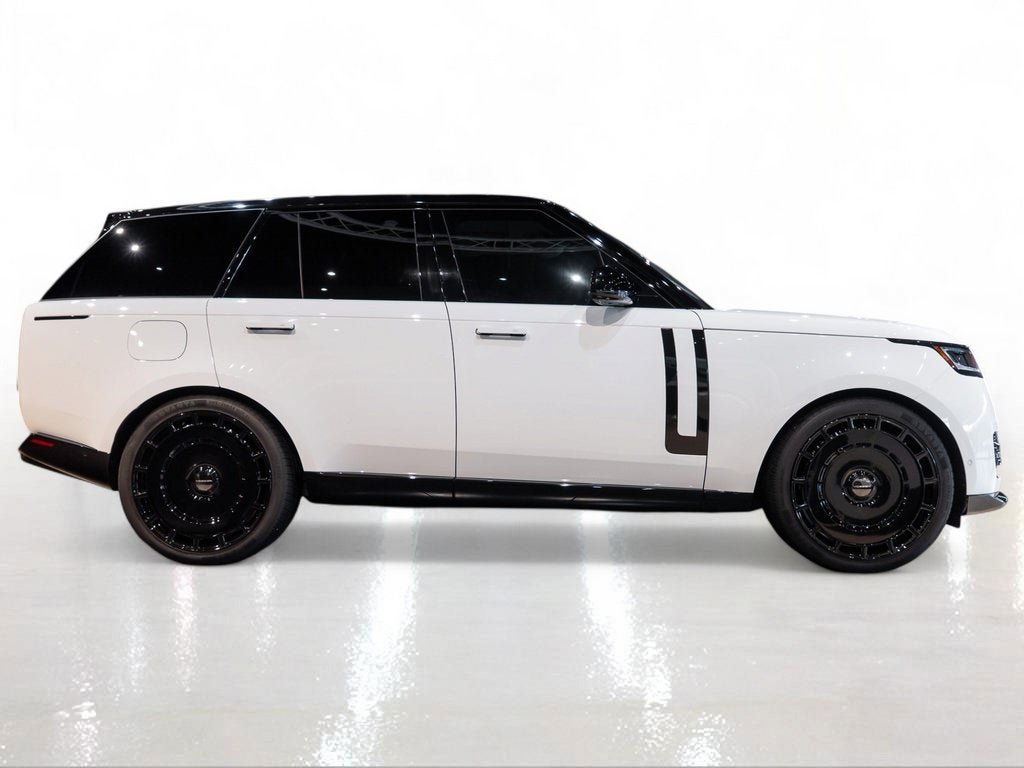 Used 2025 Fuji White Land Rover SE image 9
