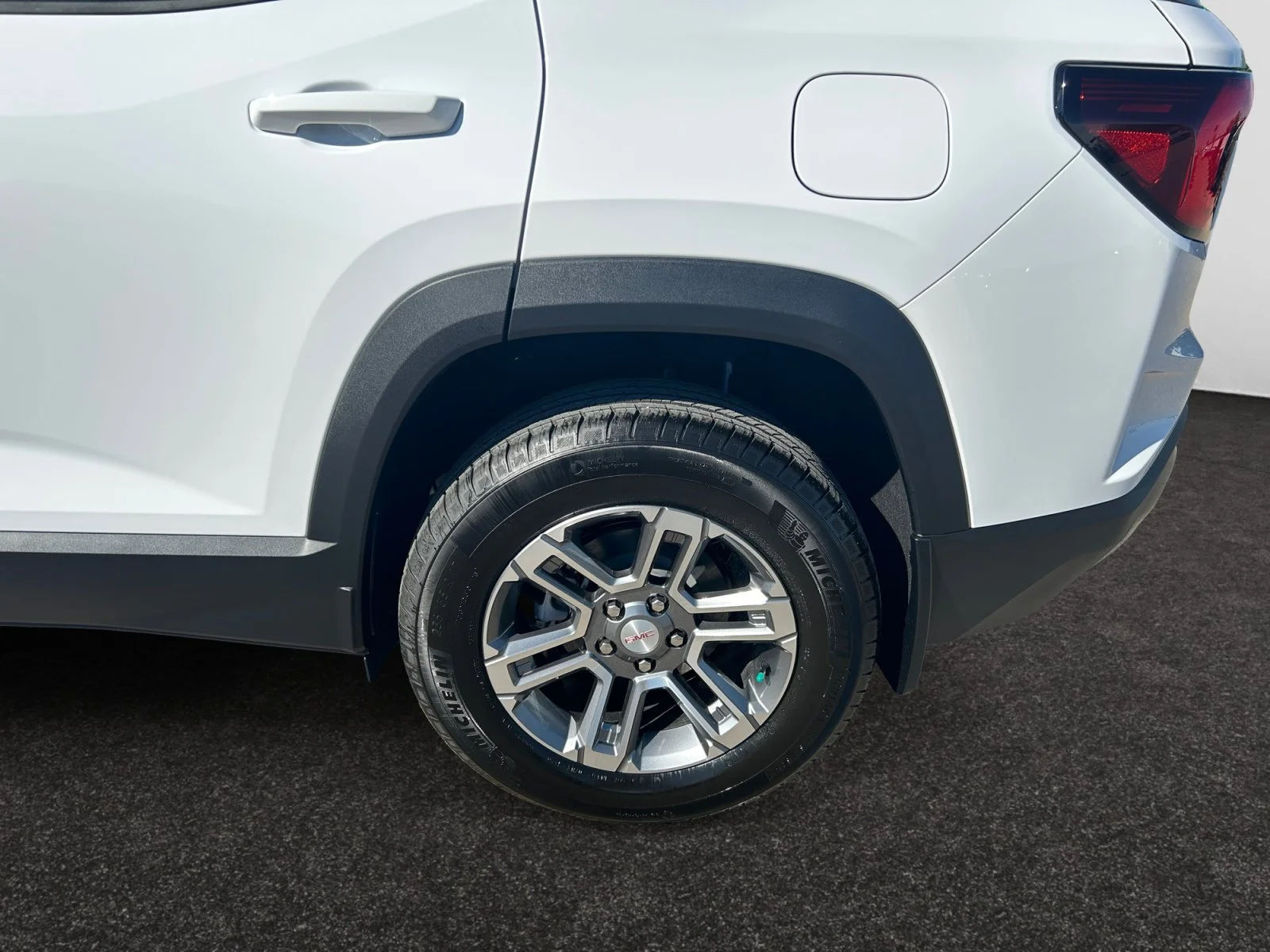 New 2027 Summit White GMC AWD Elevation image 9