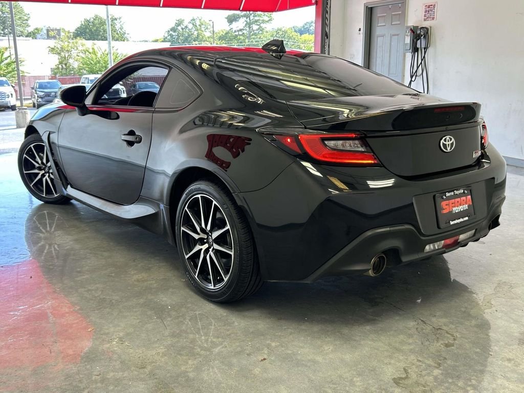 Used 2023  Toyota Base image 5
